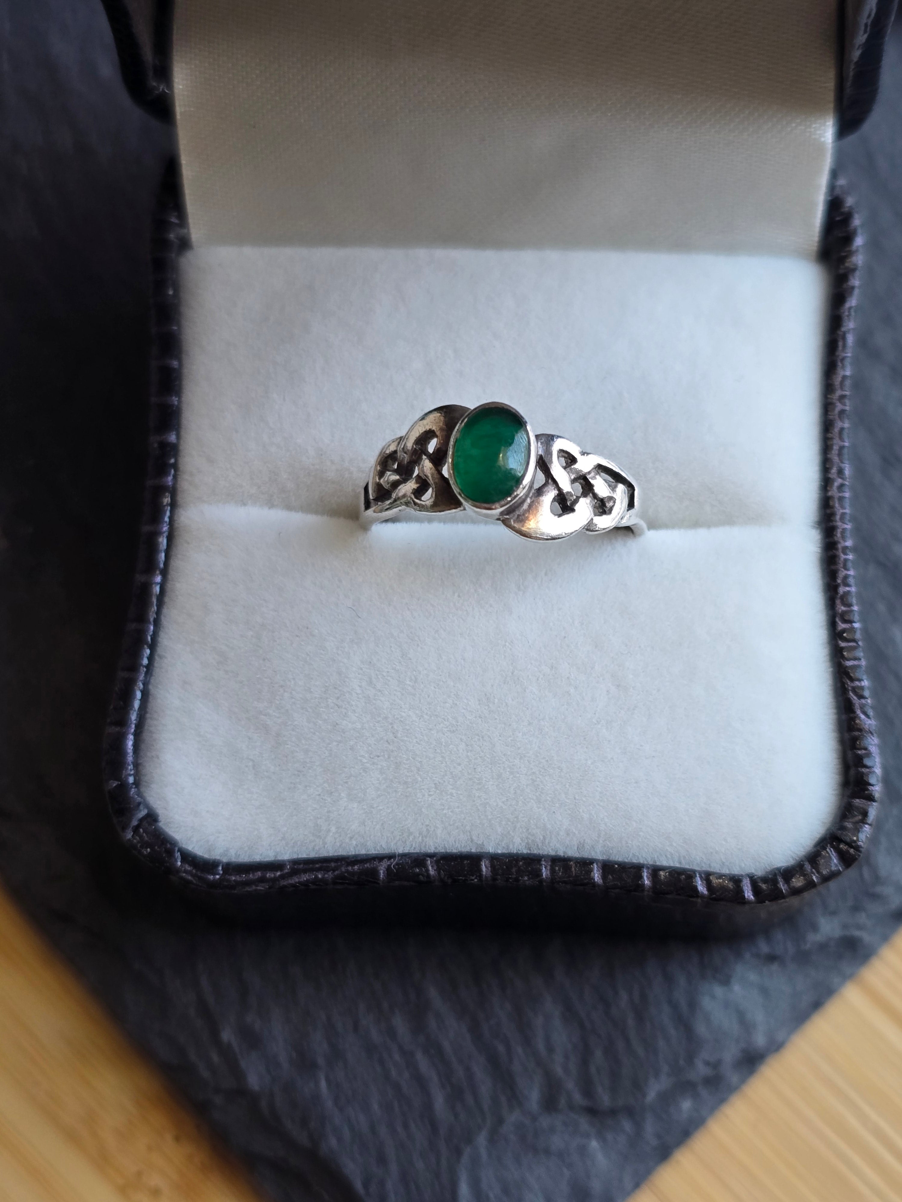 Vintage Green Chrysoprase Gemstone Celtic Knot Ring