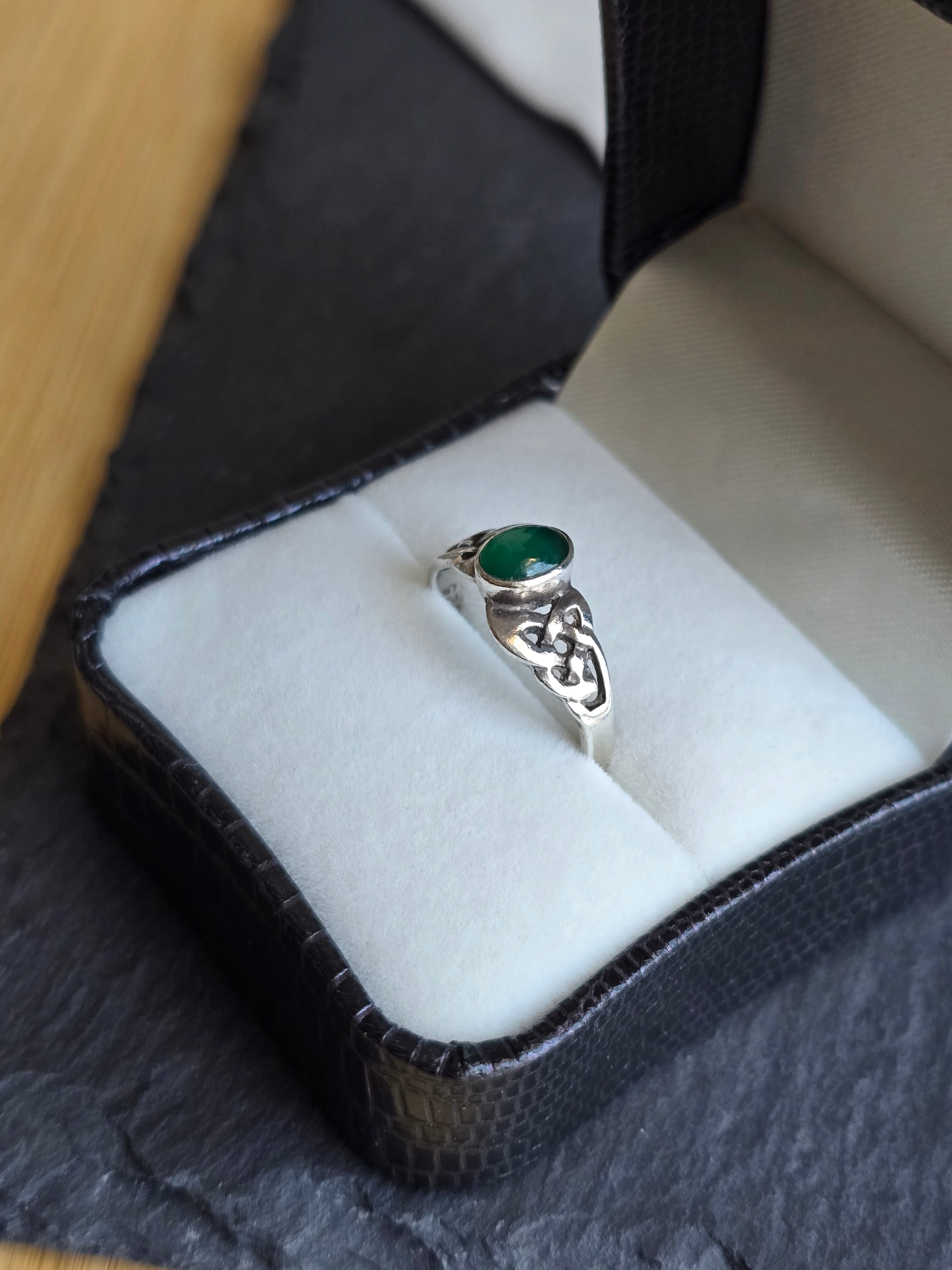 Vintage Green Chrysoprase Gemstone Celtic Knot Ring
