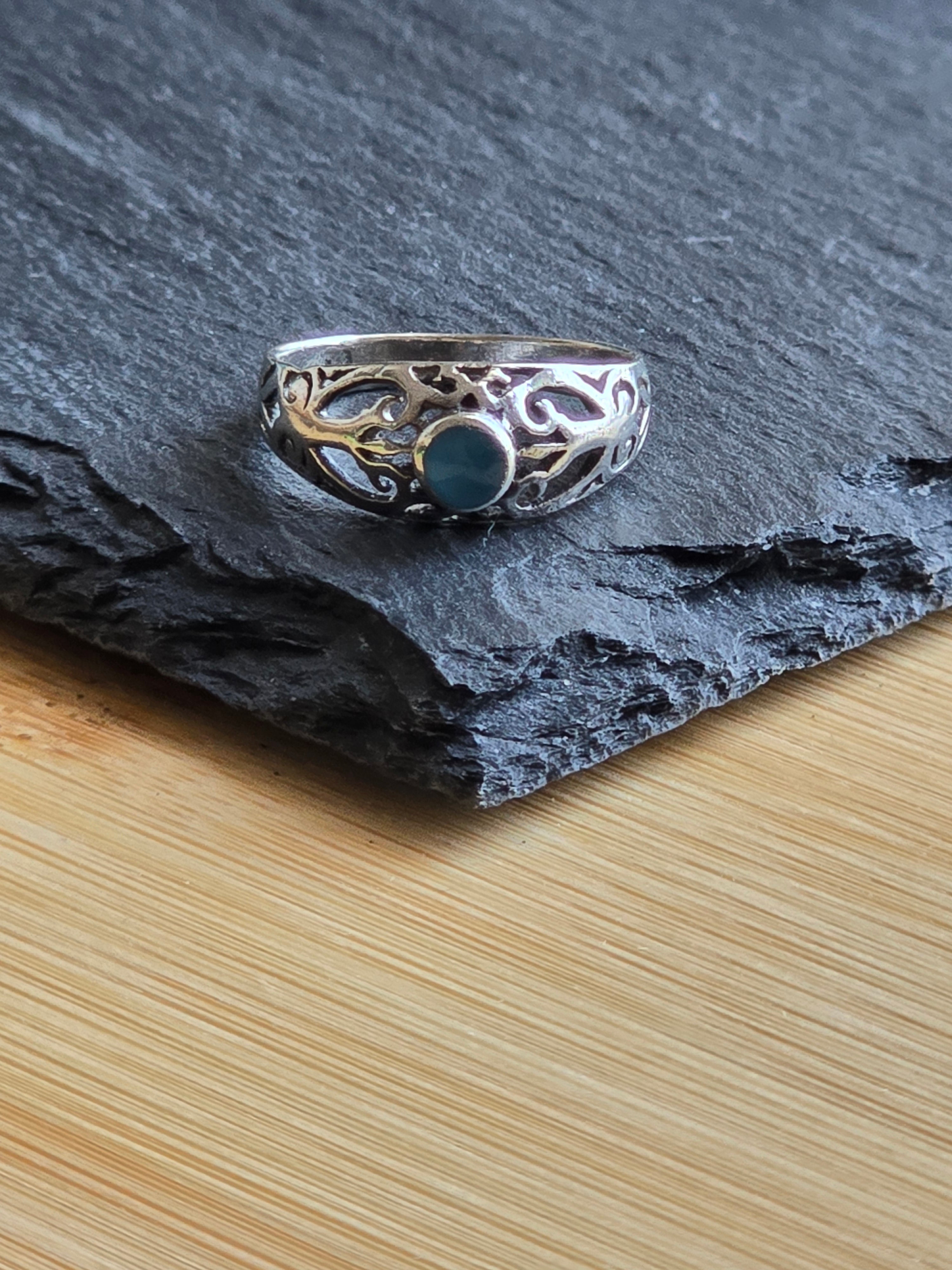 Vintage Blue Chrysoprase Gemstone Cut-out Design Ring
