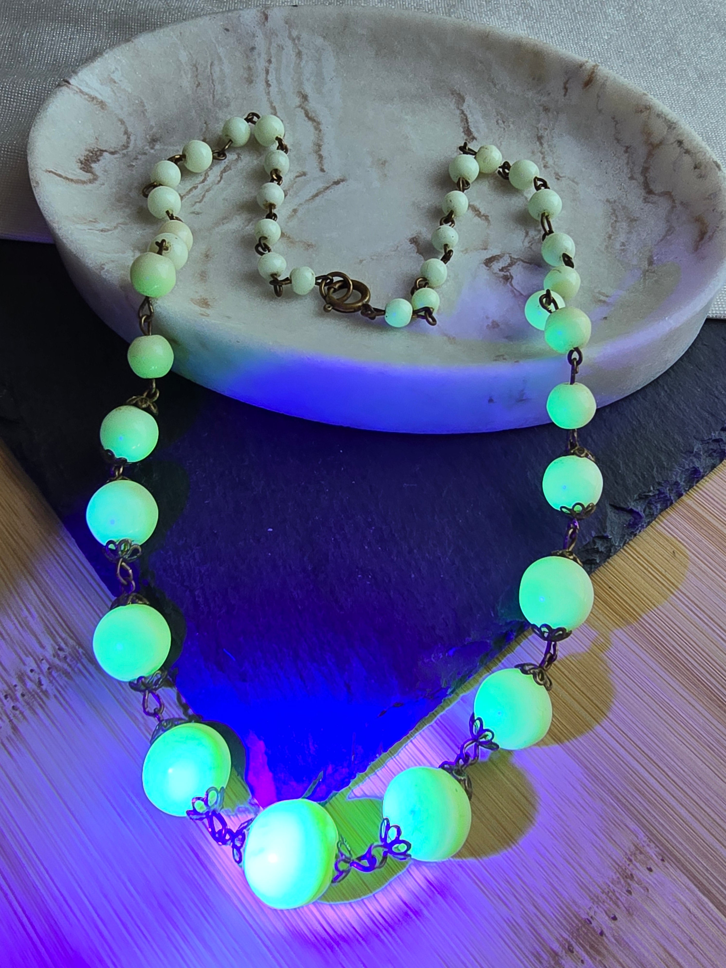 Antique Art Deco Uranium UV reactive Glass Bead Necklace, Antique Jewellery